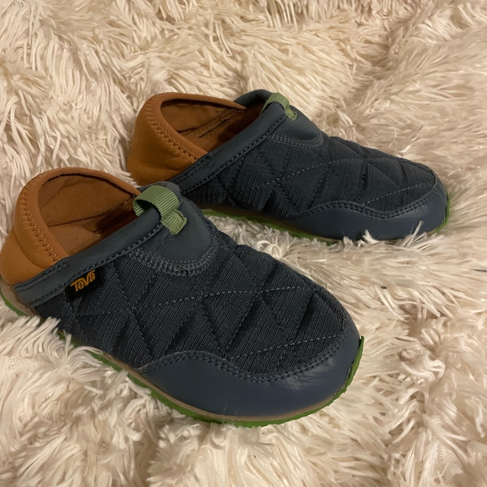 Teva Reember loafers little kids size 13